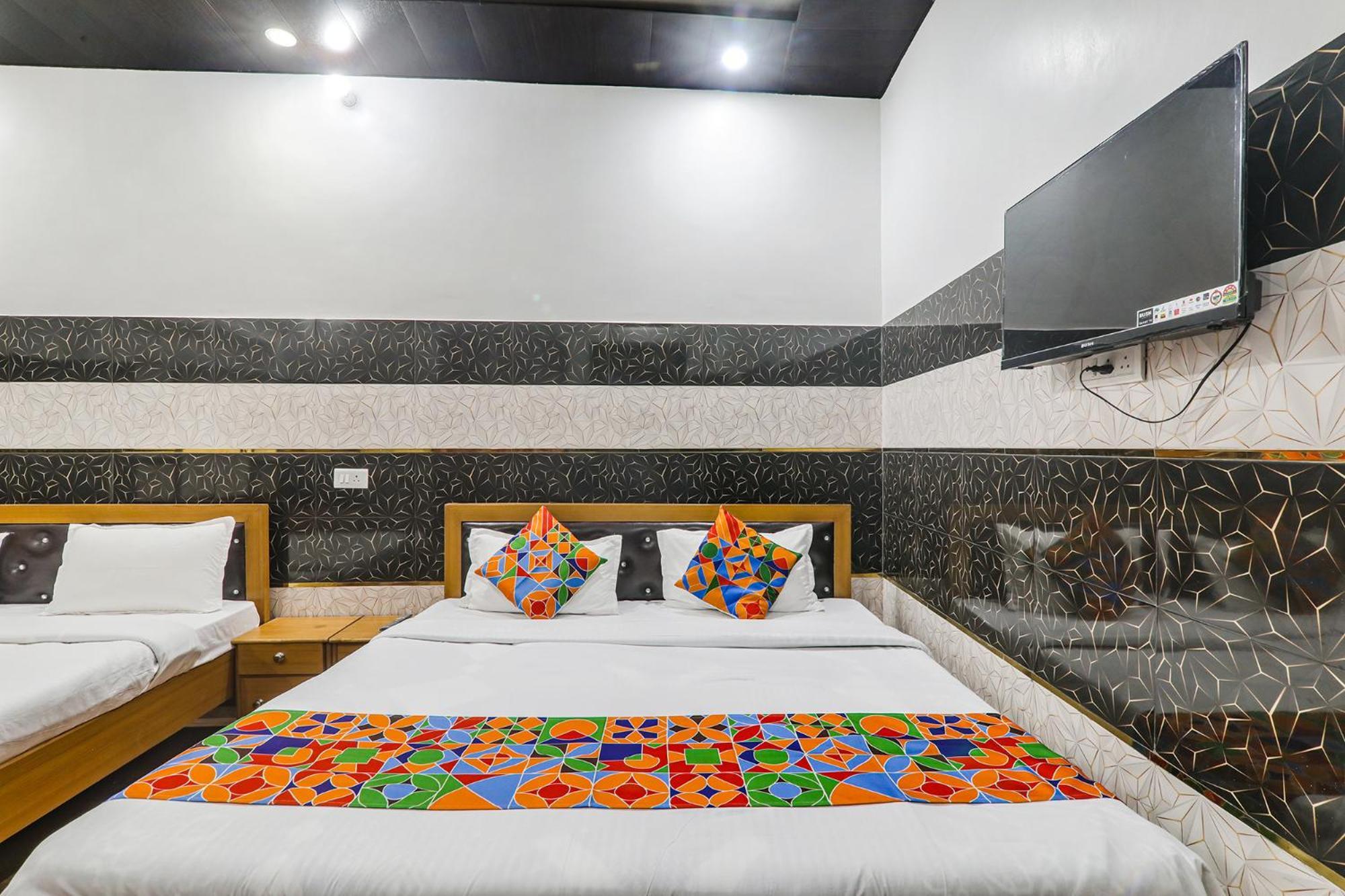 Fabexpress Milan Palace Ayodhya Esterno foto