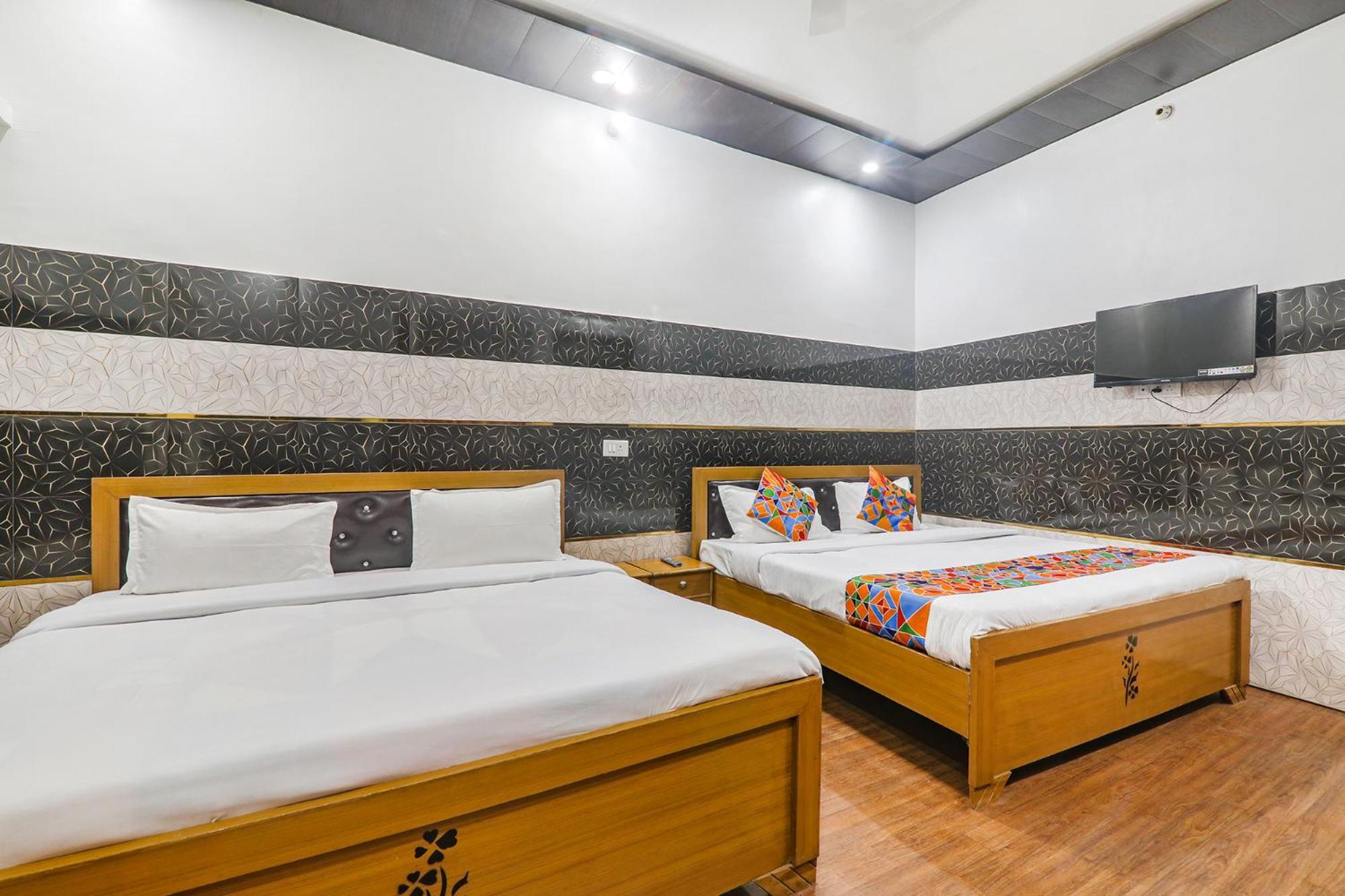 Fabexpress Milan Palace Ayodhya Esterno foto