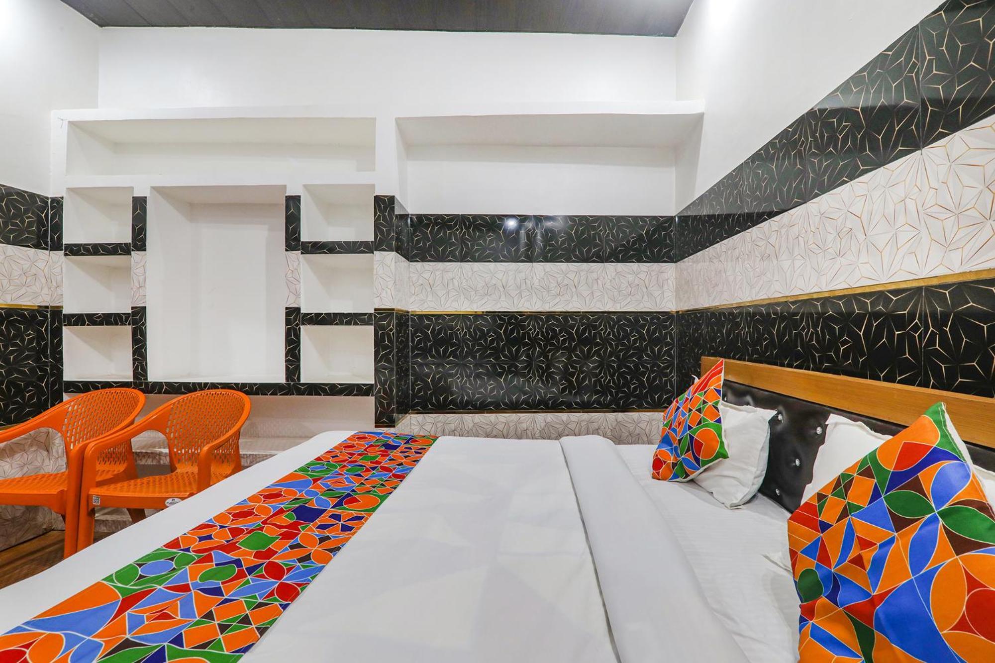 Fabexpress Milan Palace Ayodhya Esterno foto