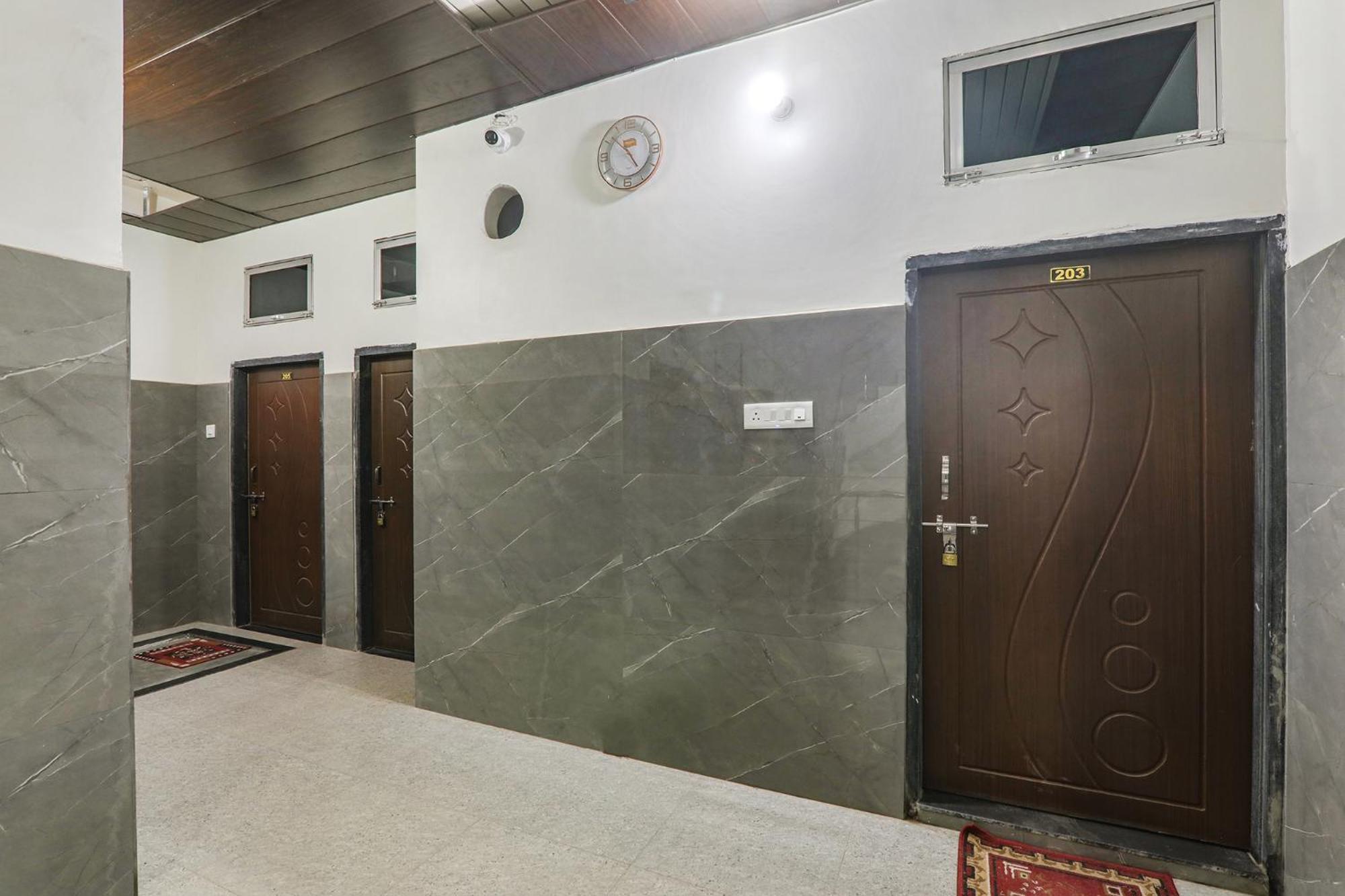 Fabexpress Milan Palace Ayodhya Esterno foto
