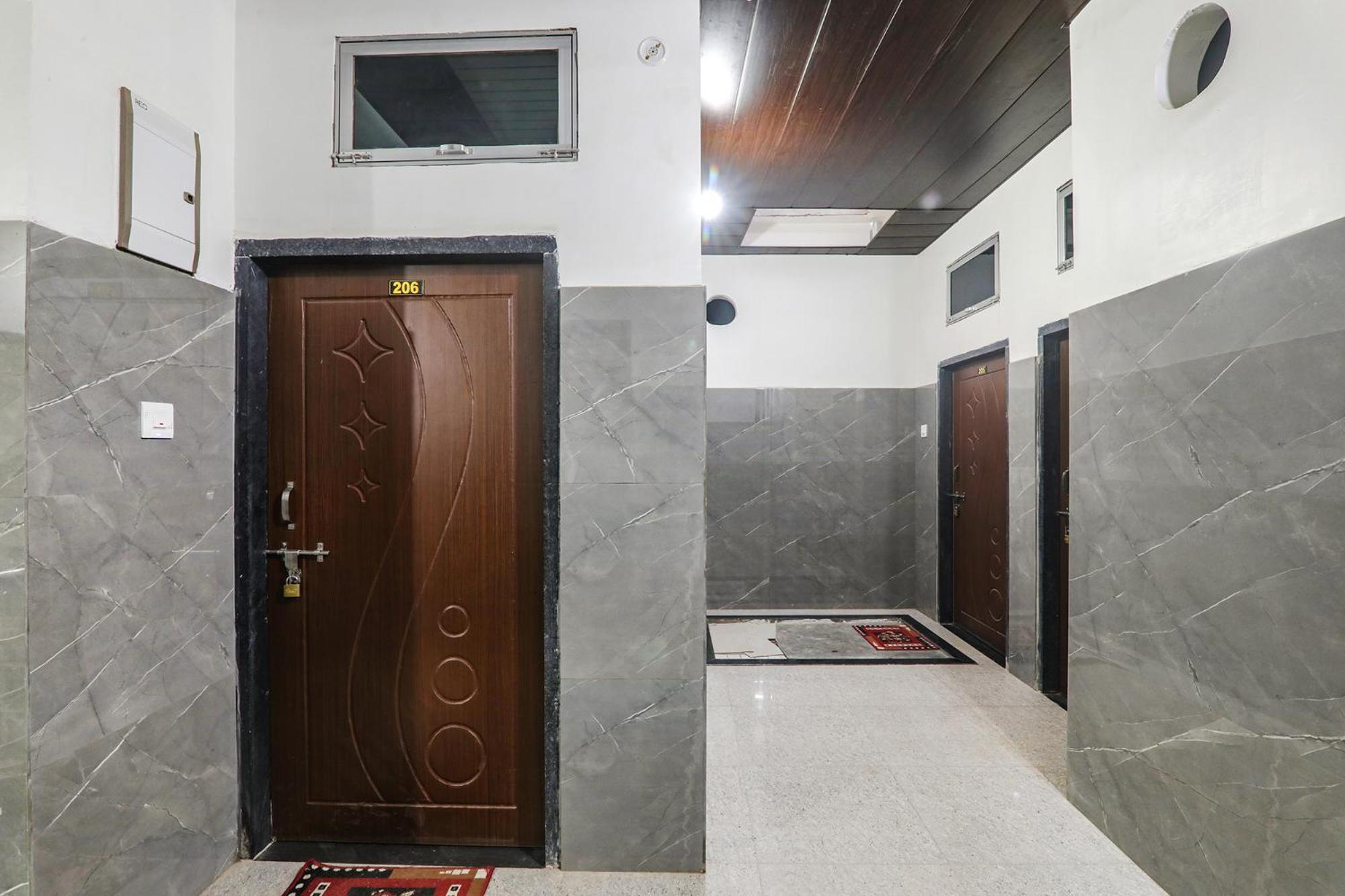 Fabexpress Milan Palace Ayodhya Esterno foto