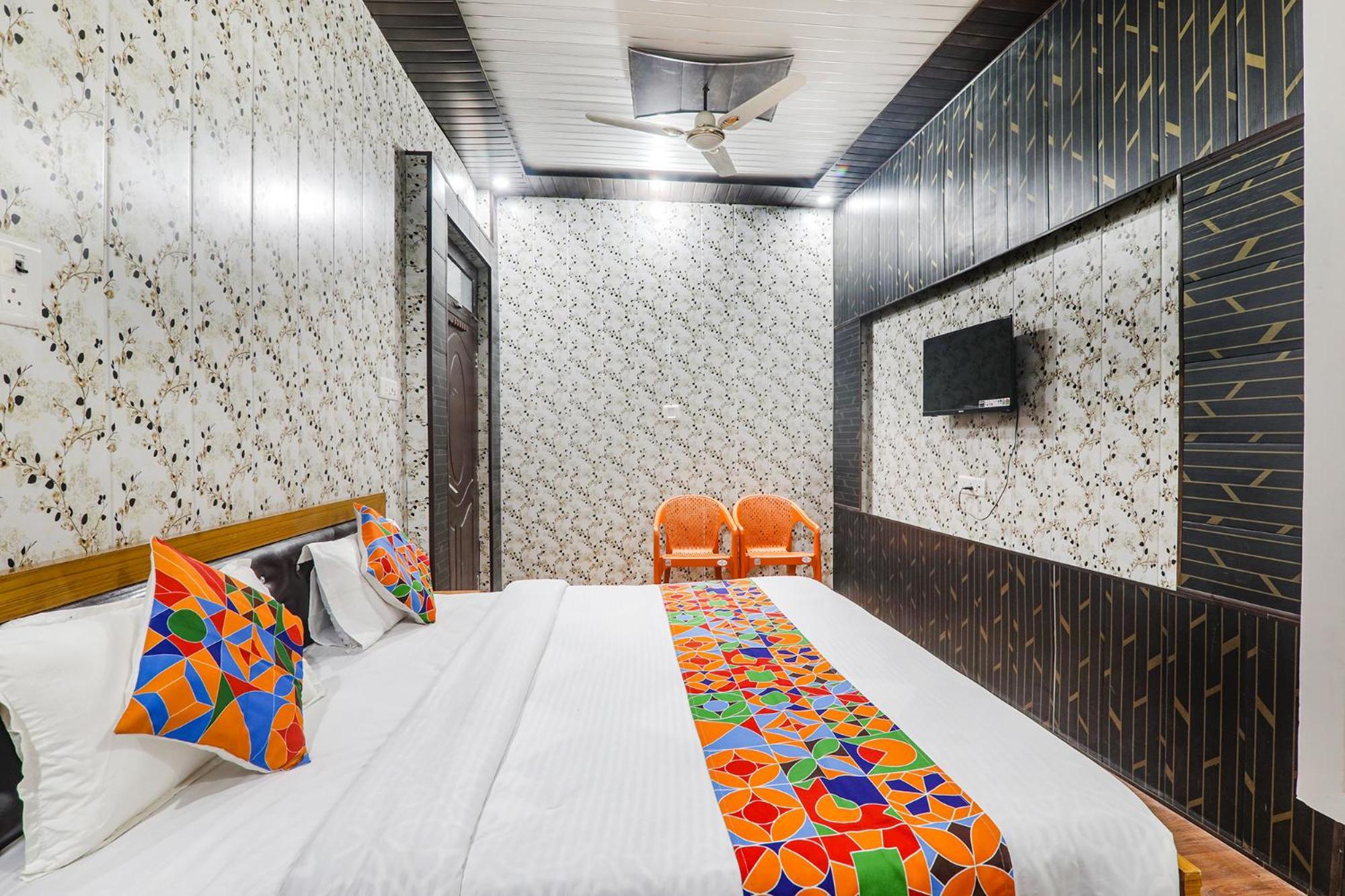 Fabexpress Milan Palace Ayodhya Esterno foto