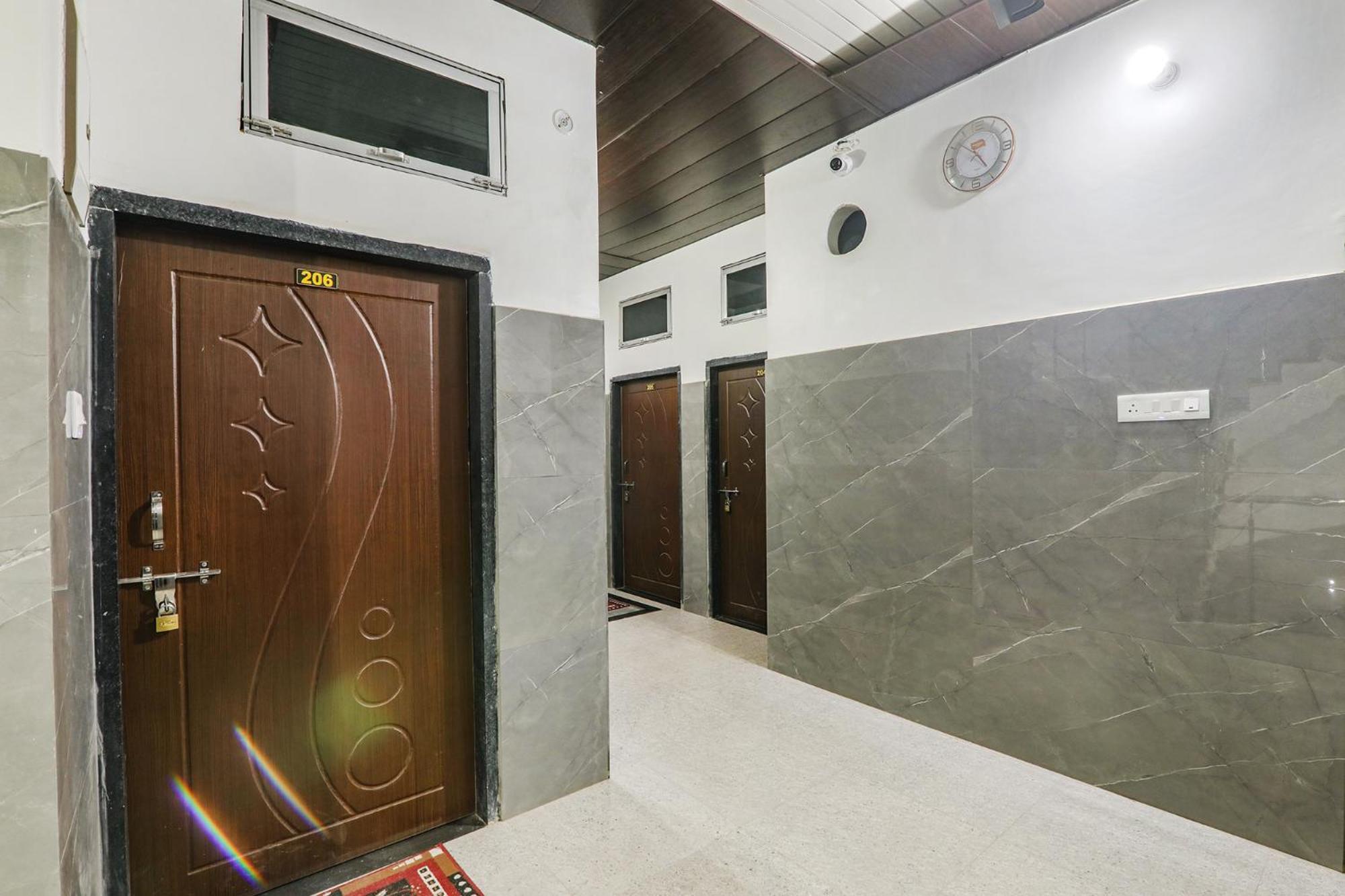 Fabexpress Milan Palace Ayodhya Esterno foto