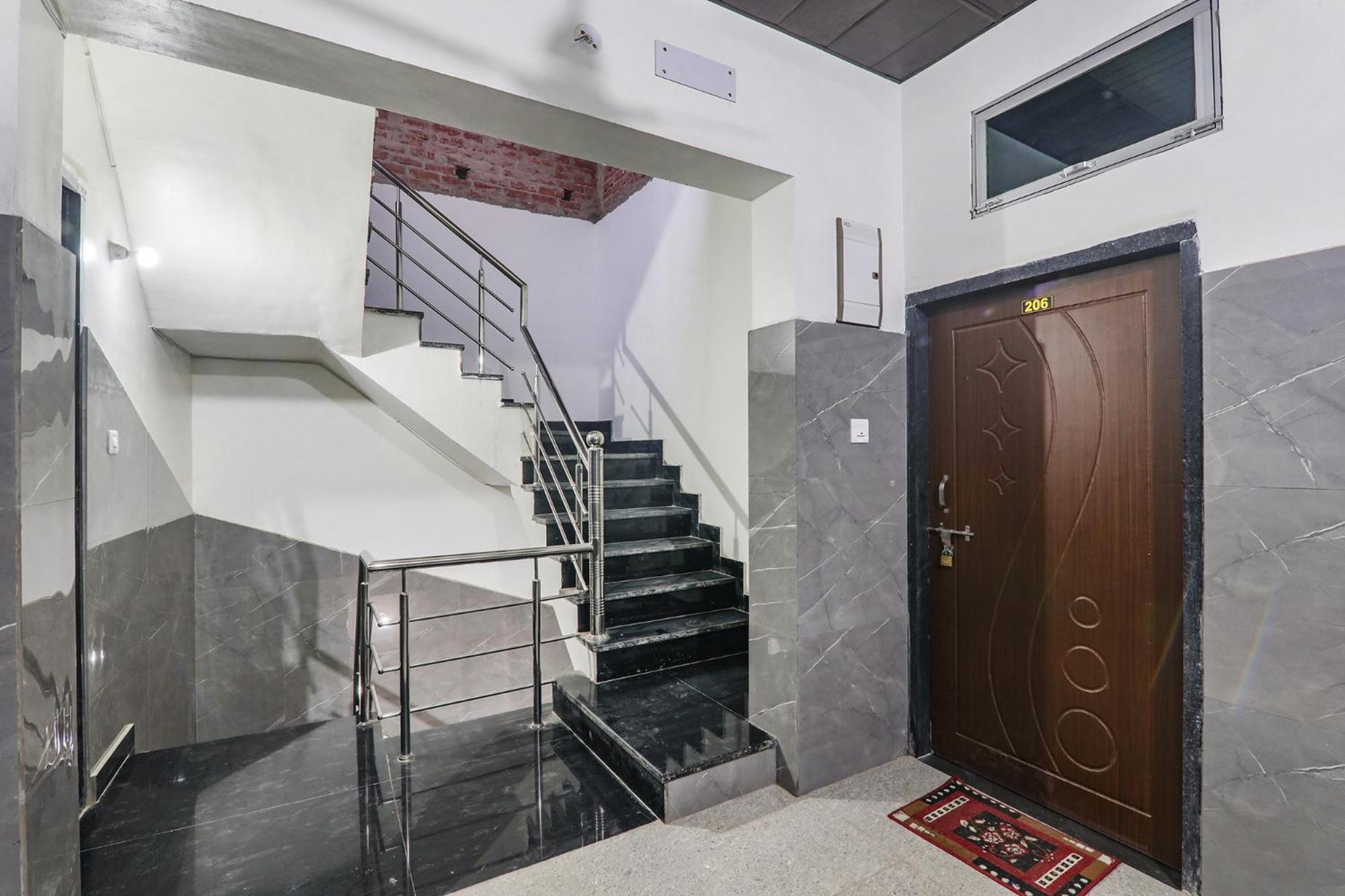 Fabexpress Milan Palace Ayodhya Esterno foto