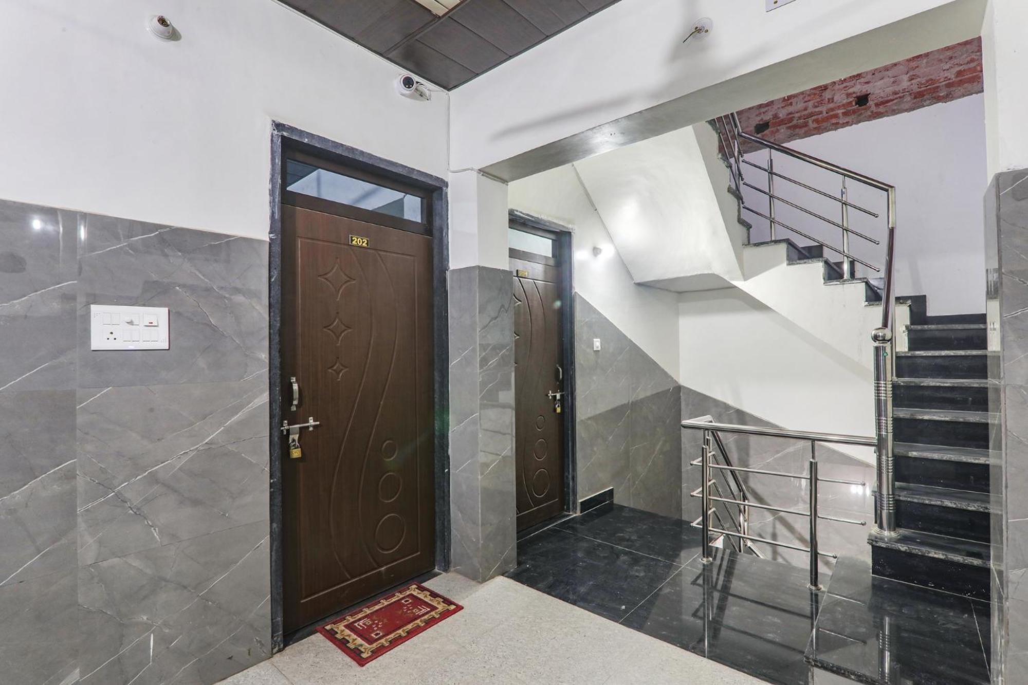 Fabexpress Milan Palace Ayodhya Esterno foto